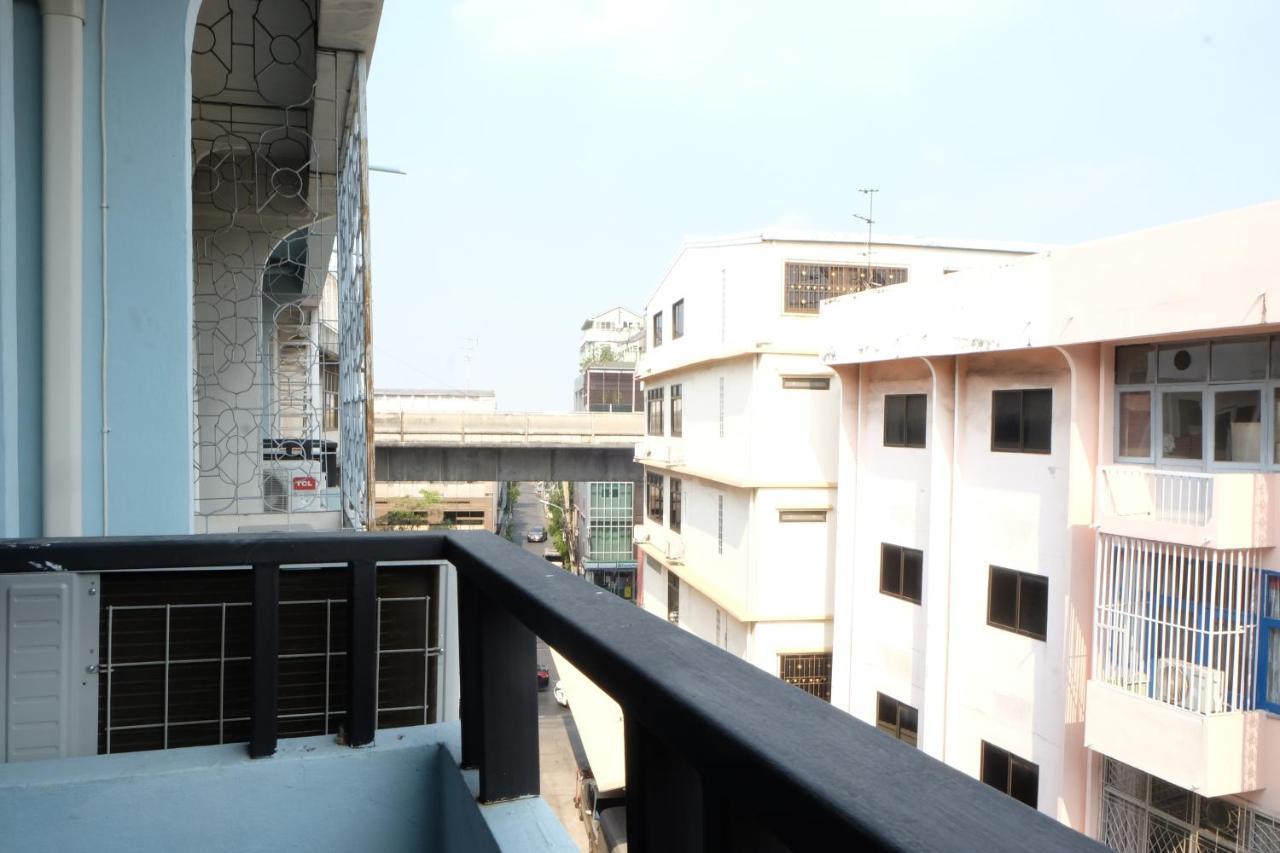 Sleep With Me Bangkok - Bts Phra Khanong Esterno foto